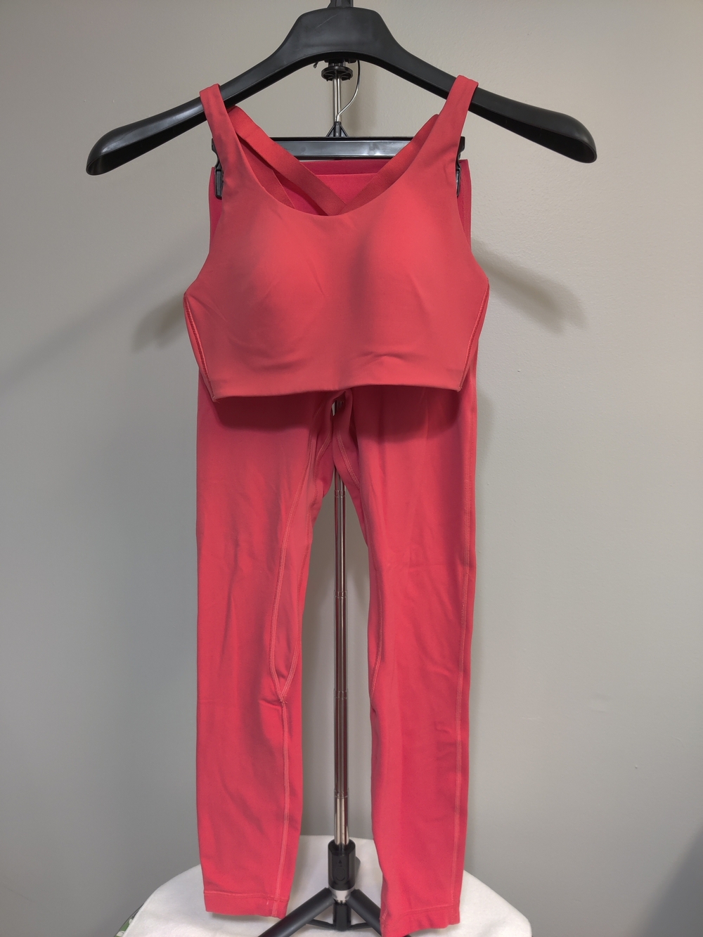 lululemon athletica Coral Pink Leggings and Cross-Back Bra Top Set Size 34c & 2